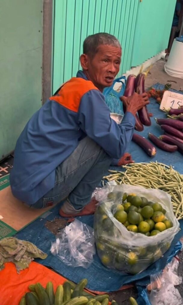 Câu chuyện người đàn ông bán rau kiếm sống nuôi 5 con 9 1781500210 723445673 1585813009880255 8146442352760709858 n