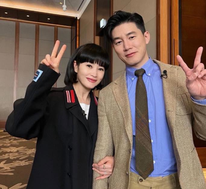 Đạo diễn Hong Jong Chan và Kim Hye Soo đánh giá diễn xuất của Kim Moo Yeol 1 720611784 1368350928510780 8821450007730561037 n